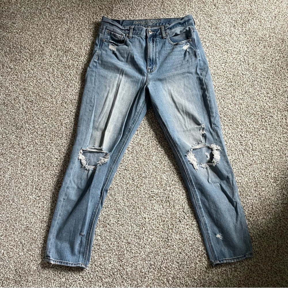 Women’s American Eagle Distressed Mom Jeans - Size 8